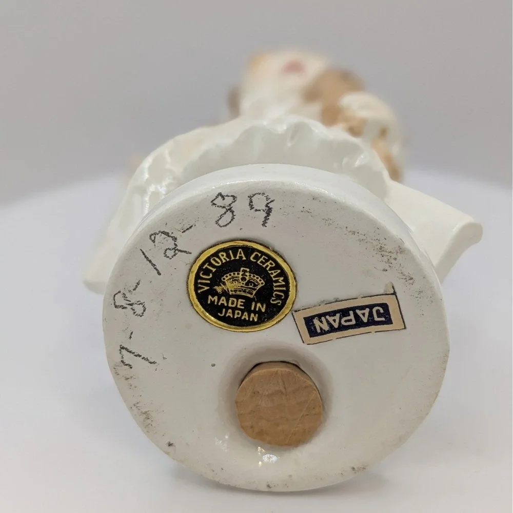 Vintage Victoria Ceramic Bor Girl Salt And‎ Pepper Shakers Umbrella Teddy Bear